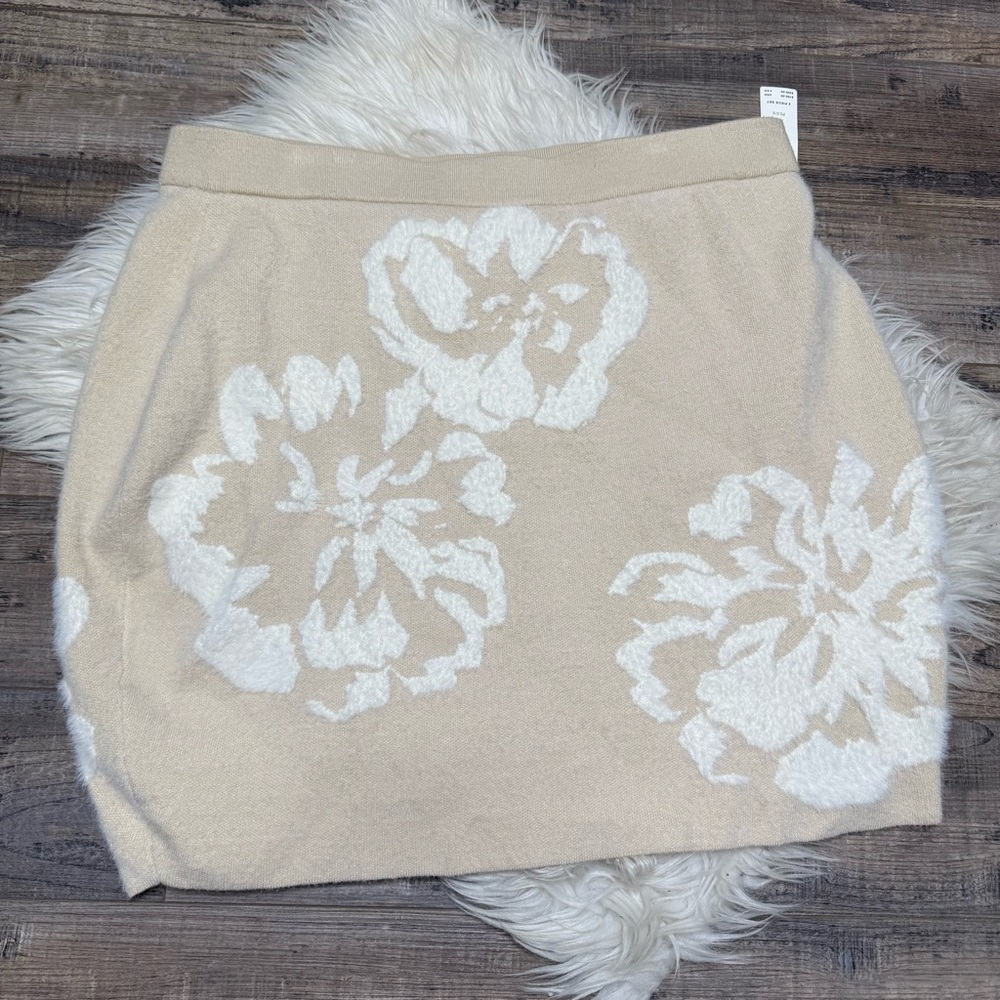 Anthropologie‎ Sweater Elegant Cream Floral Skirt